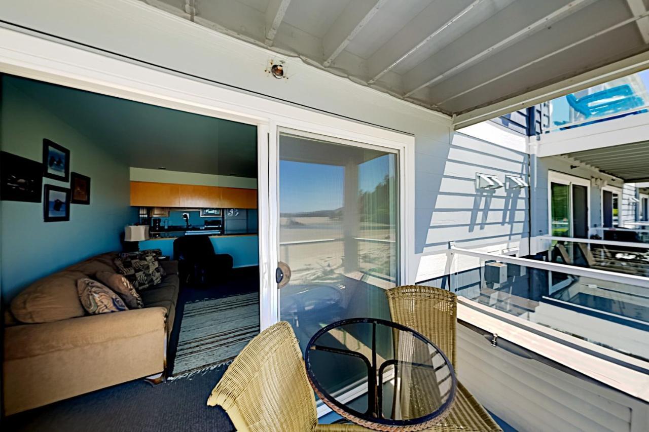 New Listing! Bay-View Beauty With Private Balcony Condo Lincoln City Exterior photo