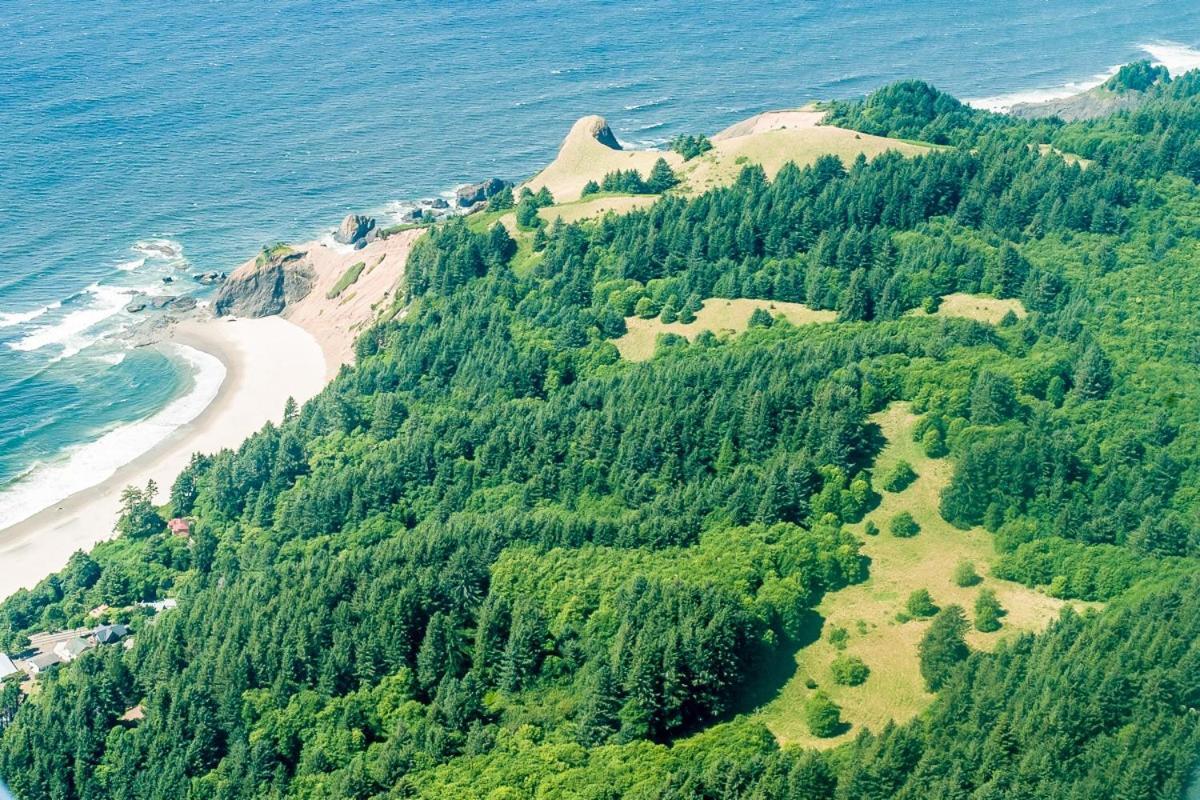 New Listing! Bay-View Beauty With Private Balcony Condo Lincoln City Exterior photo